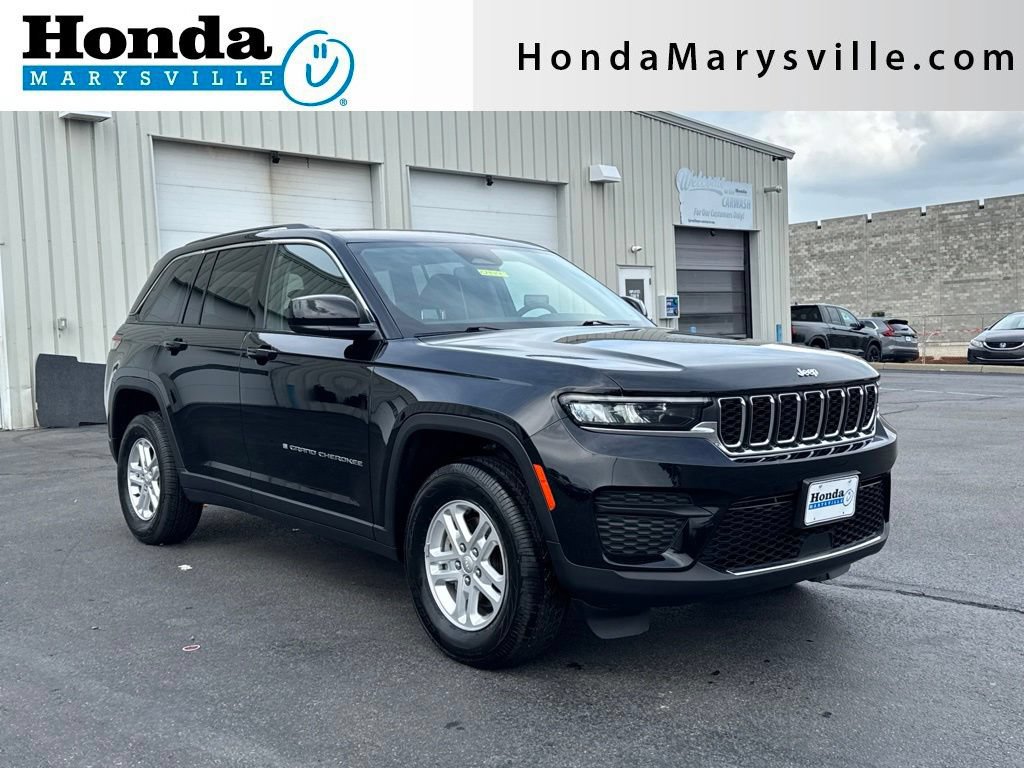 Used 2023 Jeep Grand Cherokee Laredo w/ Luxury Tech Group I AWD/4WD image 1