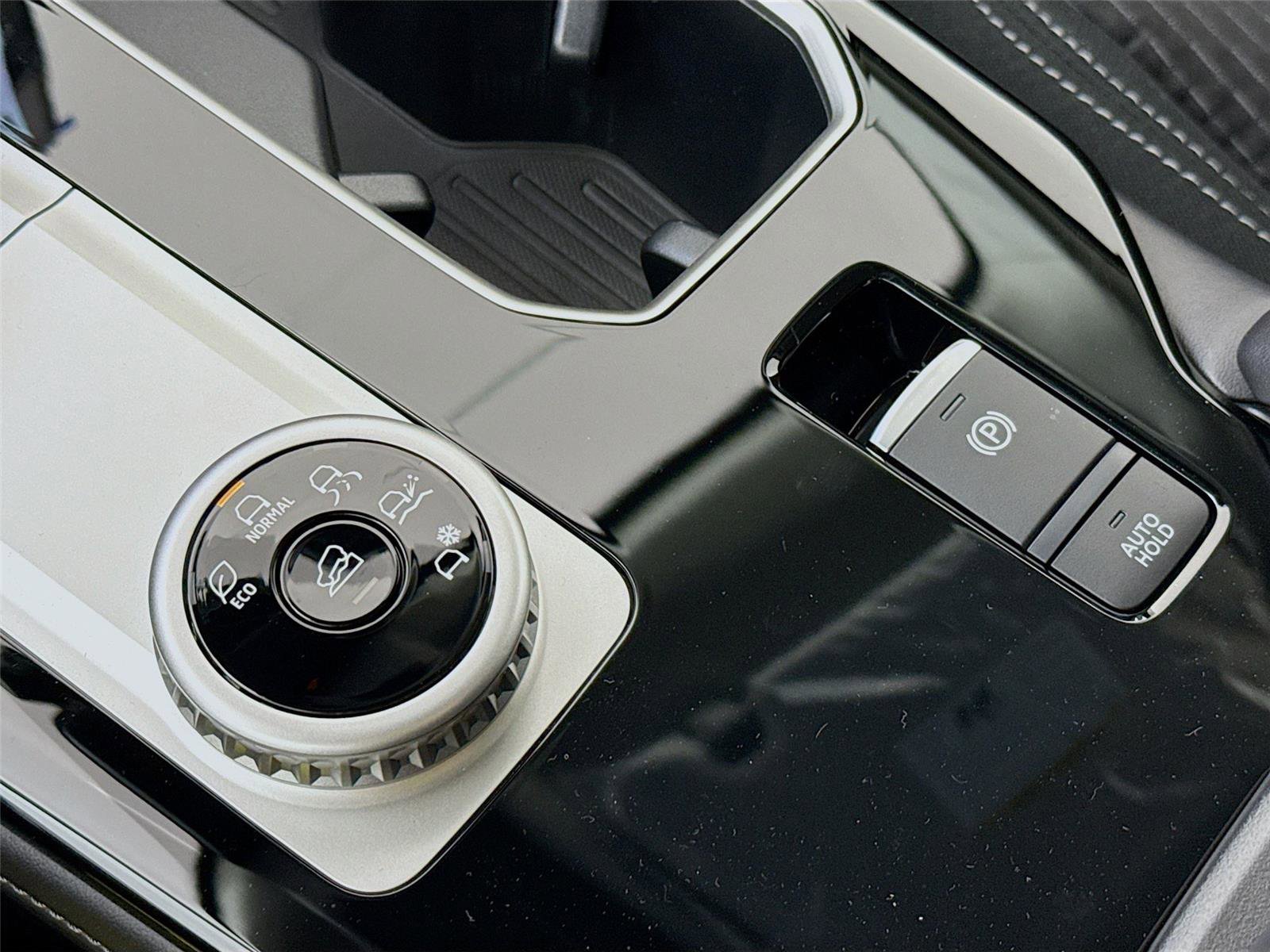 New 2026 Mitsubishi Outlander ES image 11