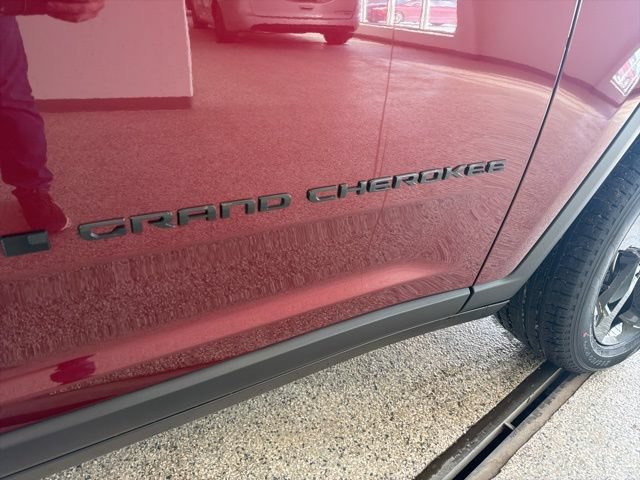 New 2026 Jeep Grand Cherokee L Limited w/ Limited Altitude Package AWD/4WD image 7