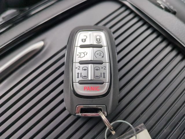 New 2027 Chrysler Pacifica Limited FWD image 30