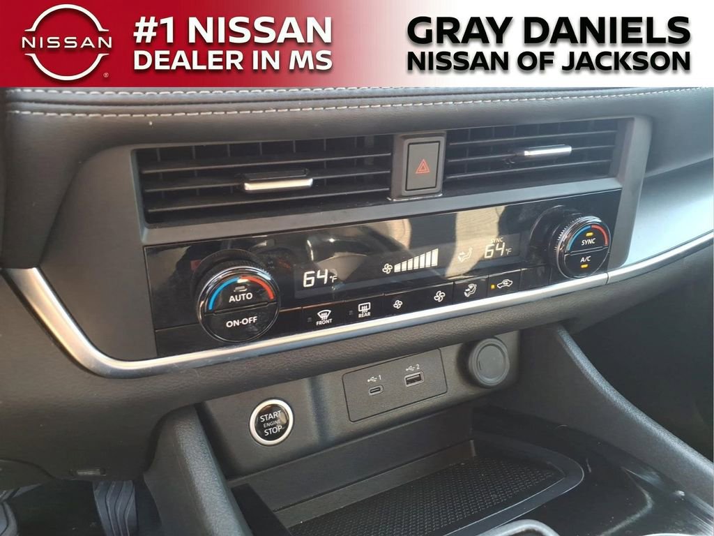 Used 2023 Nissan Rogue SV FWD image 17
