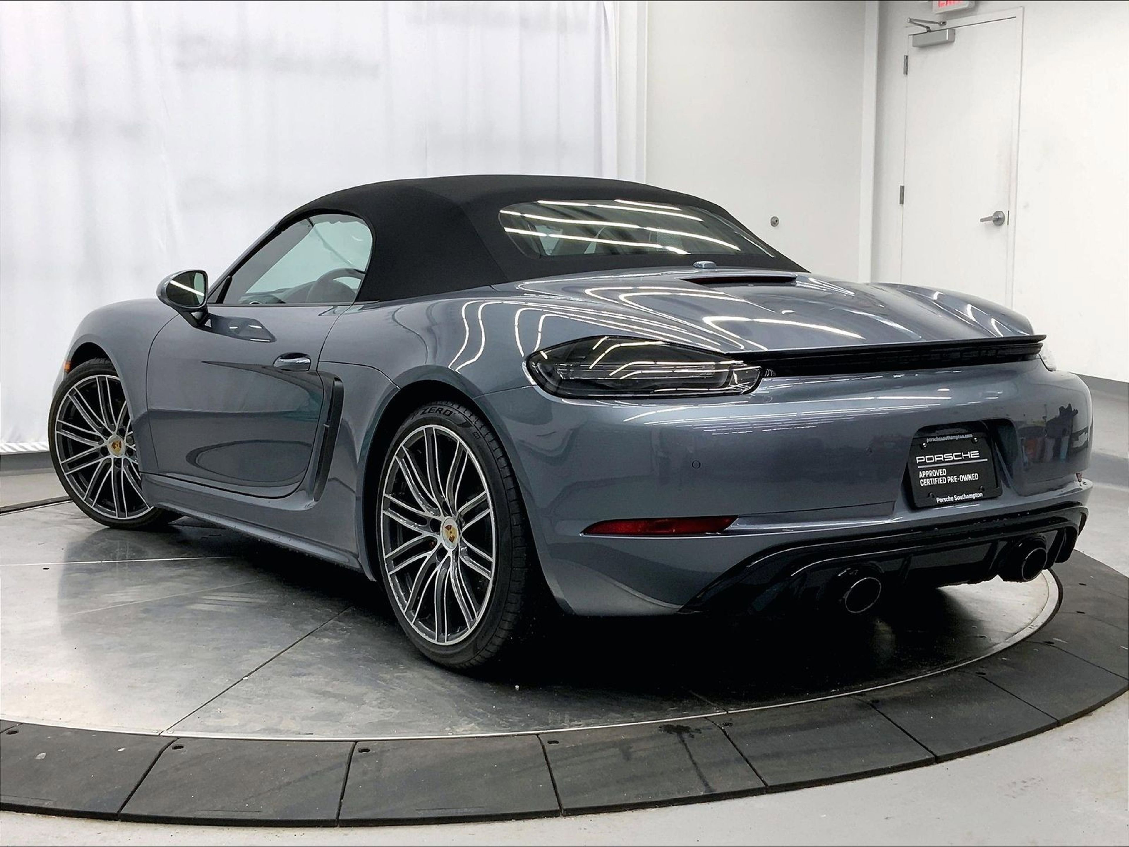 Used 2025 Porsche 718 Boxster GTS RWD image 3