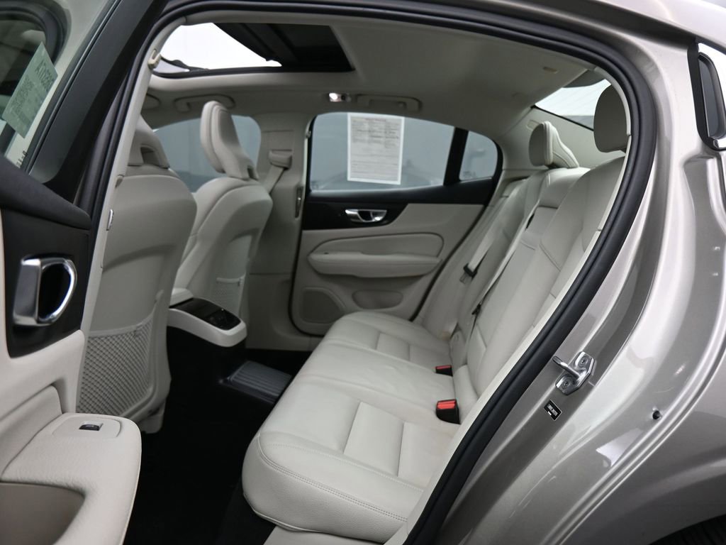 Used 2021 Volvo S60 T8 Inscription w/ Climate Package image 17