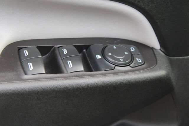 Used 2021 Chevrolet Equinox LS image 10