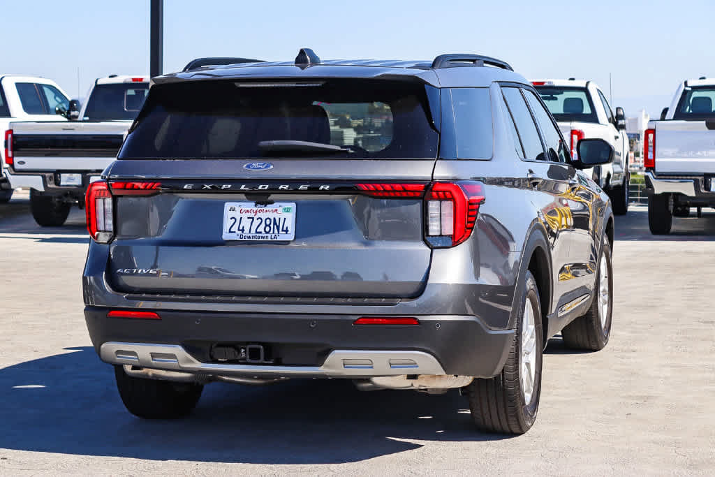 Used 2026 Ford Explorer Active w/ Active Comfort Package RWD image 4