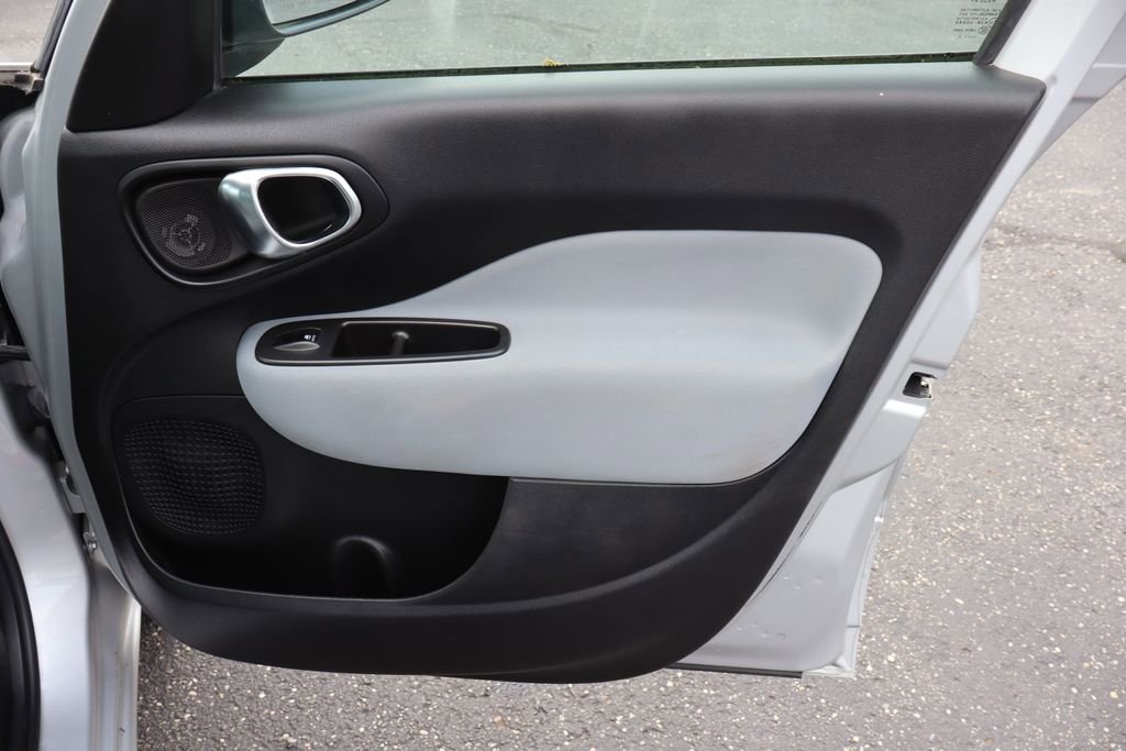 Used 2014 FIAT 500L Easy w/ Popular Equipment Group FWD image 23
