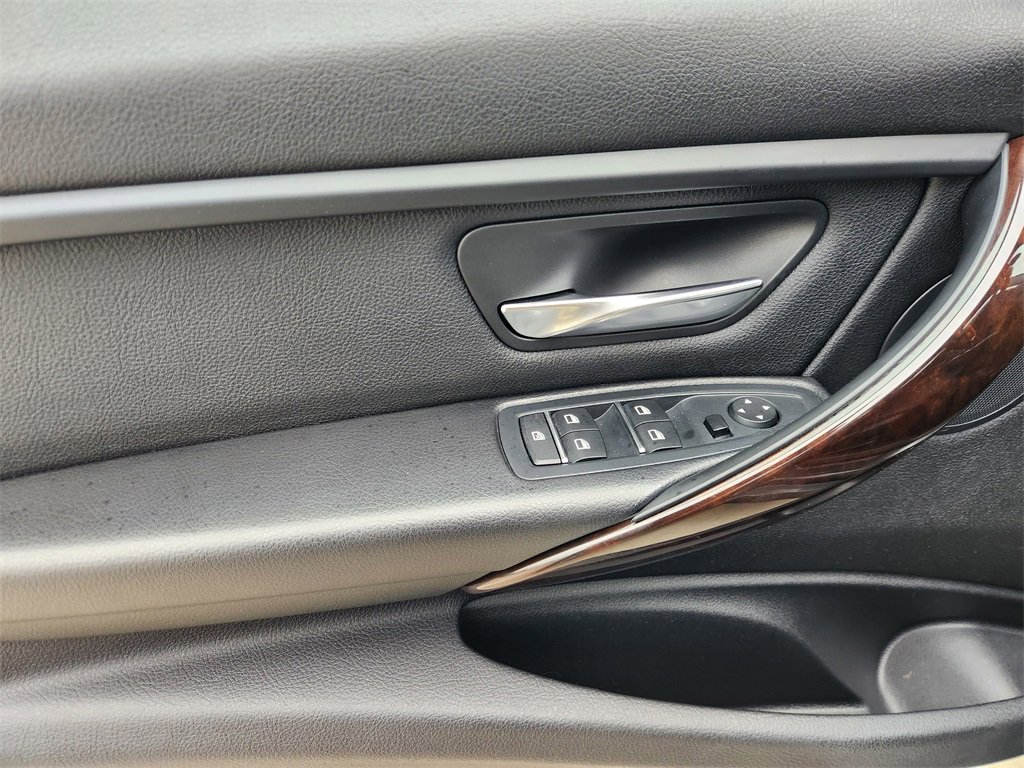 Used 2016 BMW 320i Sedan image 22