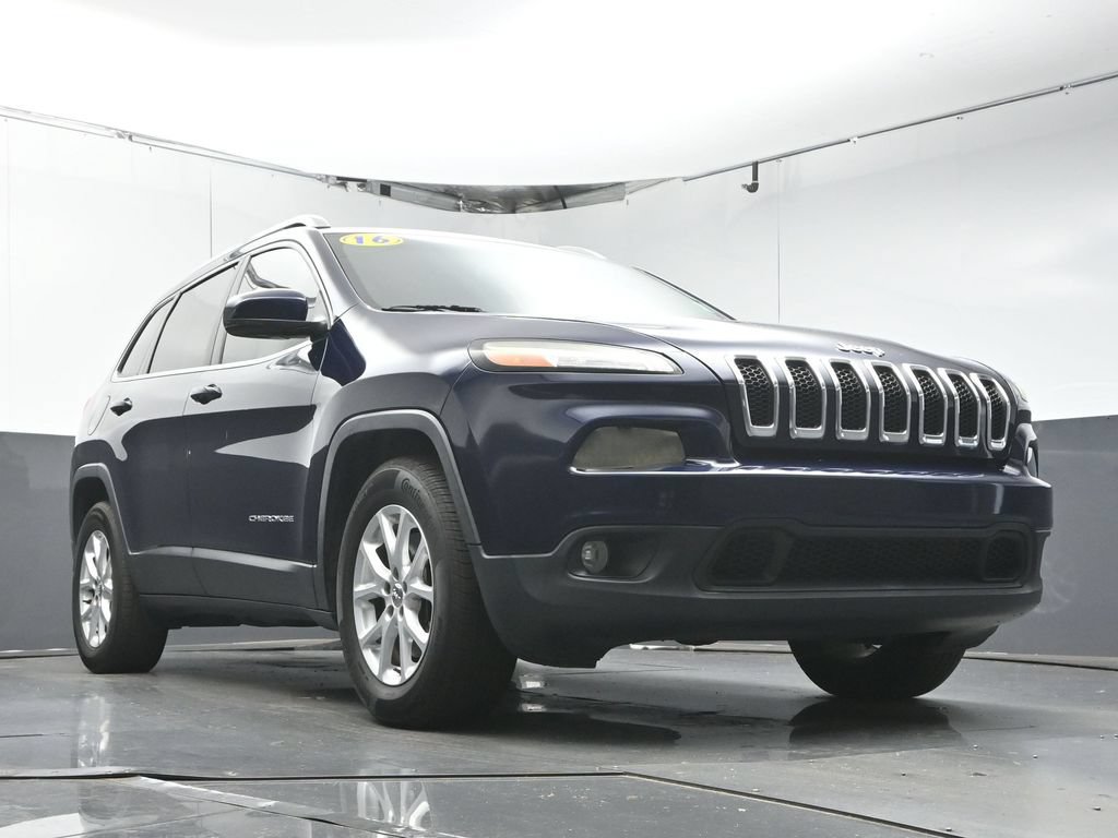 Used 2016 Jeep Cherokee Latitude w/ Safety/Convenience Group AWD/4WD image 15
