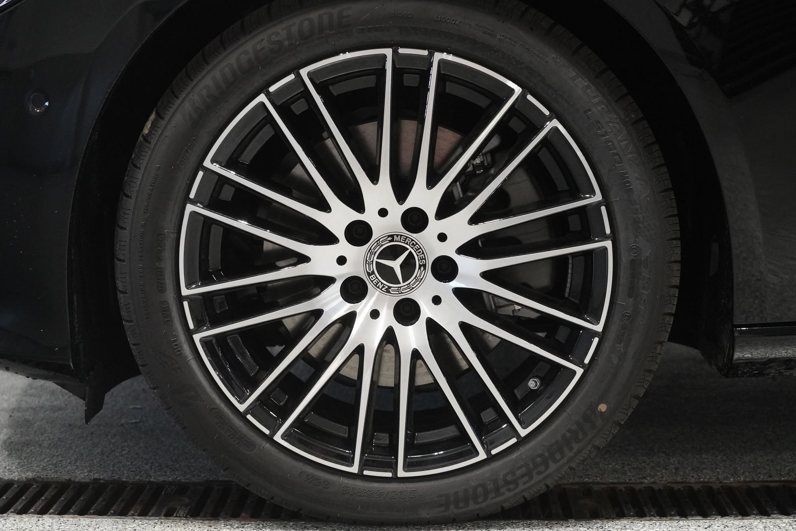New 2026 Mercedes-Benz C 300 4MATIC Sedan image 11