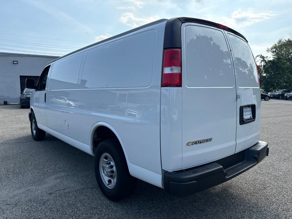 Used 2021 Chevrolet Express 3500 Extended w/ Driver Convenience Package RWD image 4