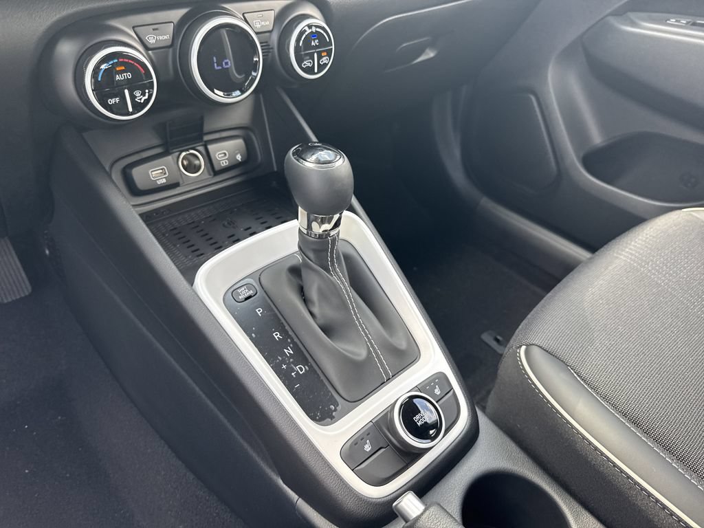 New 2025 Hyundai Venue Limited FWD image 30