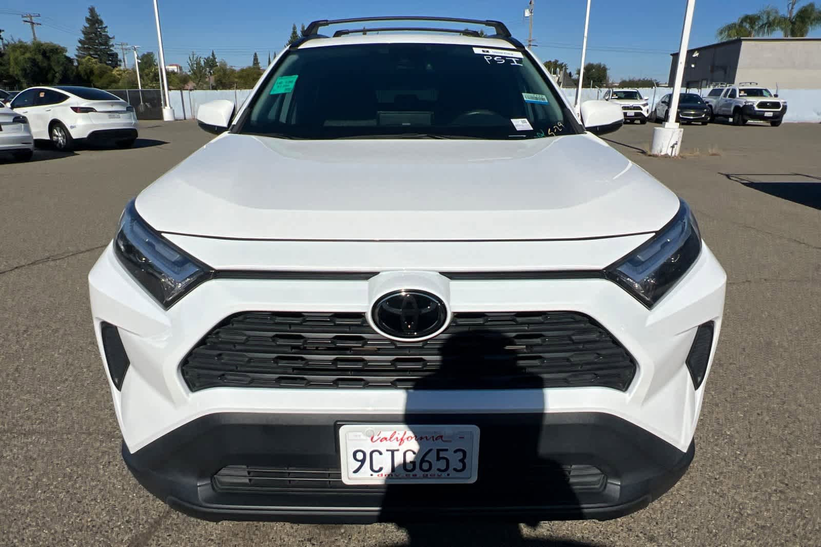 Used 2022 Toyota RAV4 XLE AWD/4WD image 2