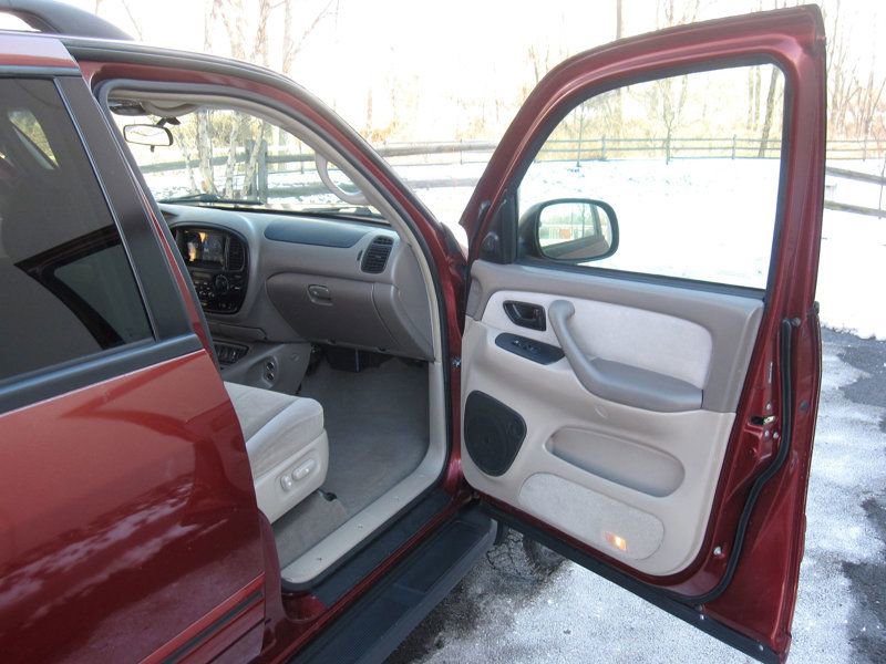Used 2006 Toyota Sequoia SR5 RWD image 24