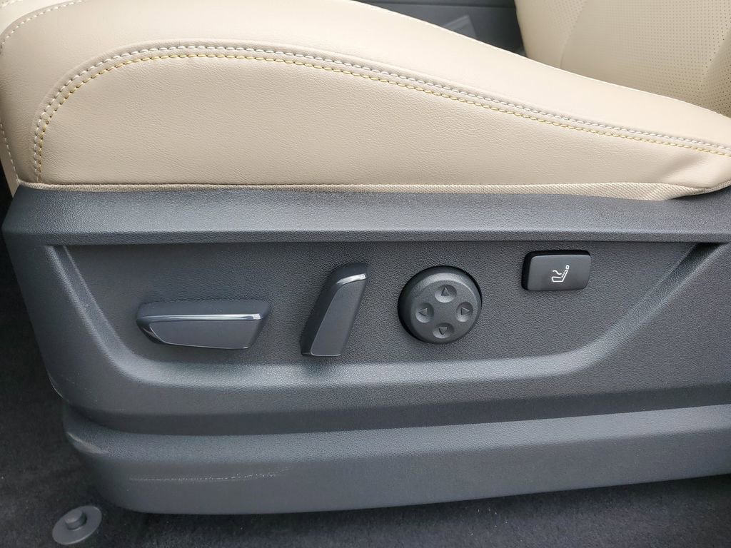 New 2025 Nissan Armada Platinum Reserve image 12