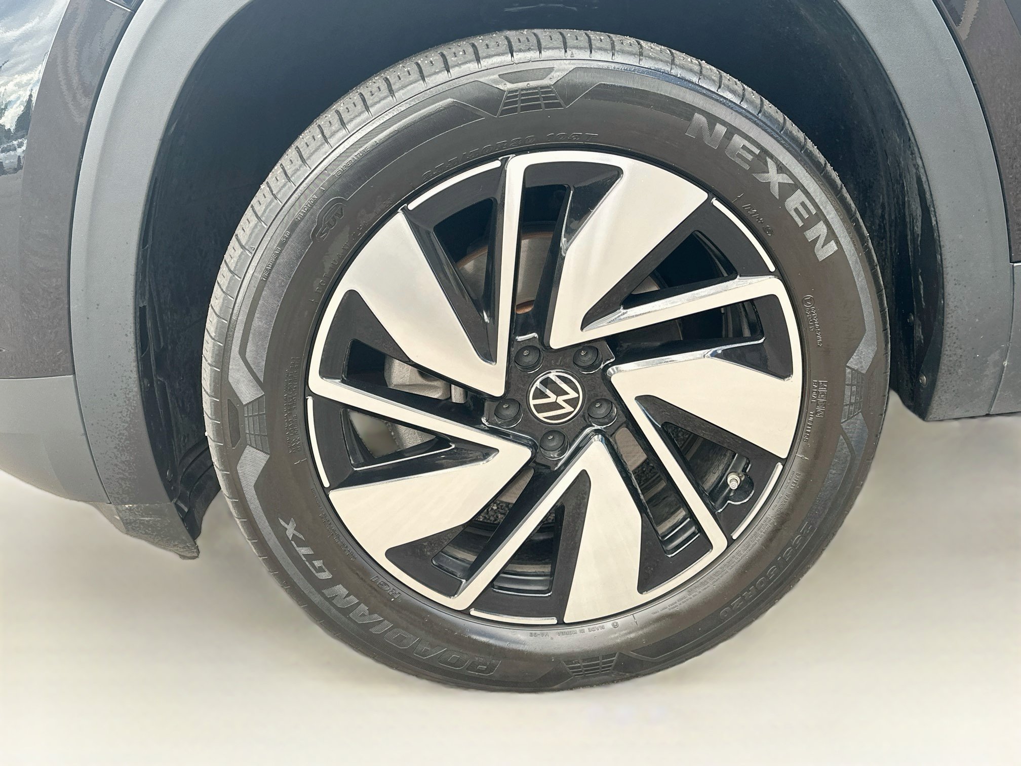 Used 2024 Volkswagen Atlas SE AWD/4WD image 11
