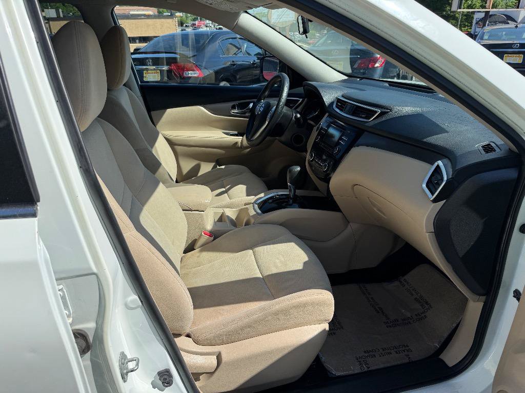 Used 2016 Nissan Rogue SV FWD image 18