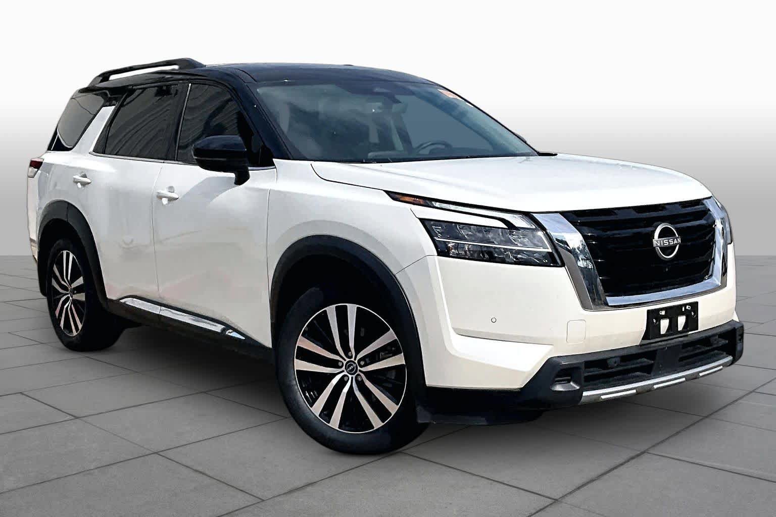 Certified 2024 Nissan Pathfinder Platinum w/ Cargo Package FWD image 3