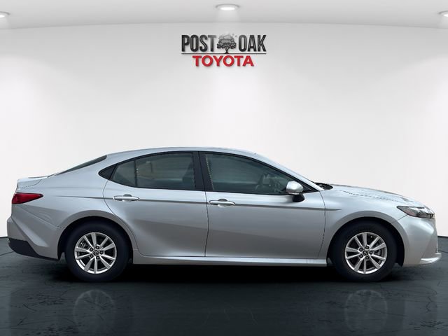 Used 2025 Toyota Camry LE image 8