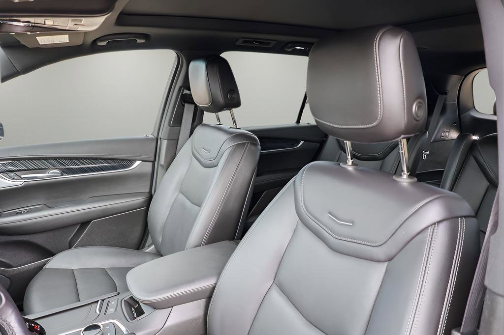 Used 2023 Cadillac XT6 Premium Luxury w/ Technology Package image 12