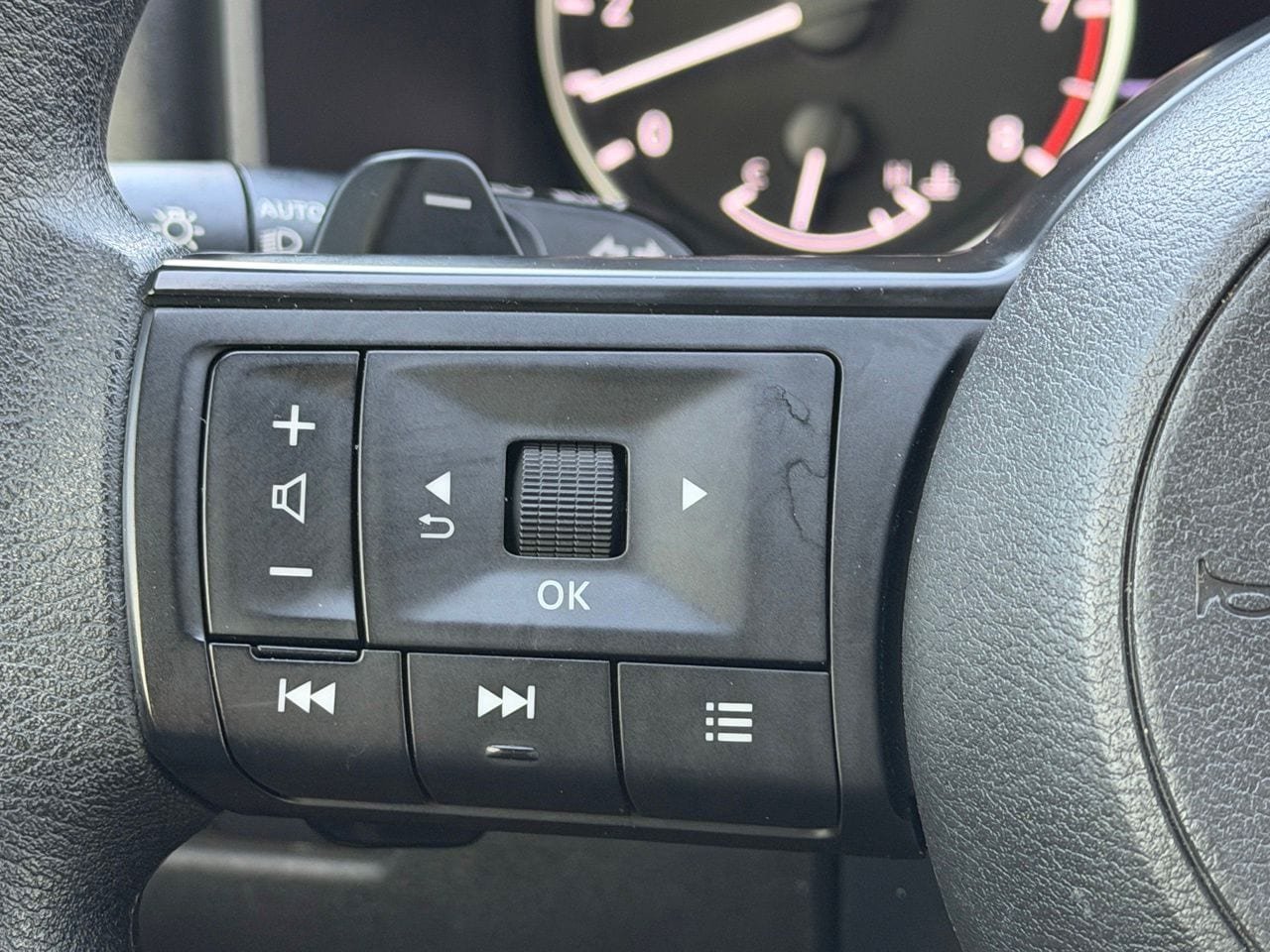 Certified 2024 Nissan Rogue SV FWD image 18