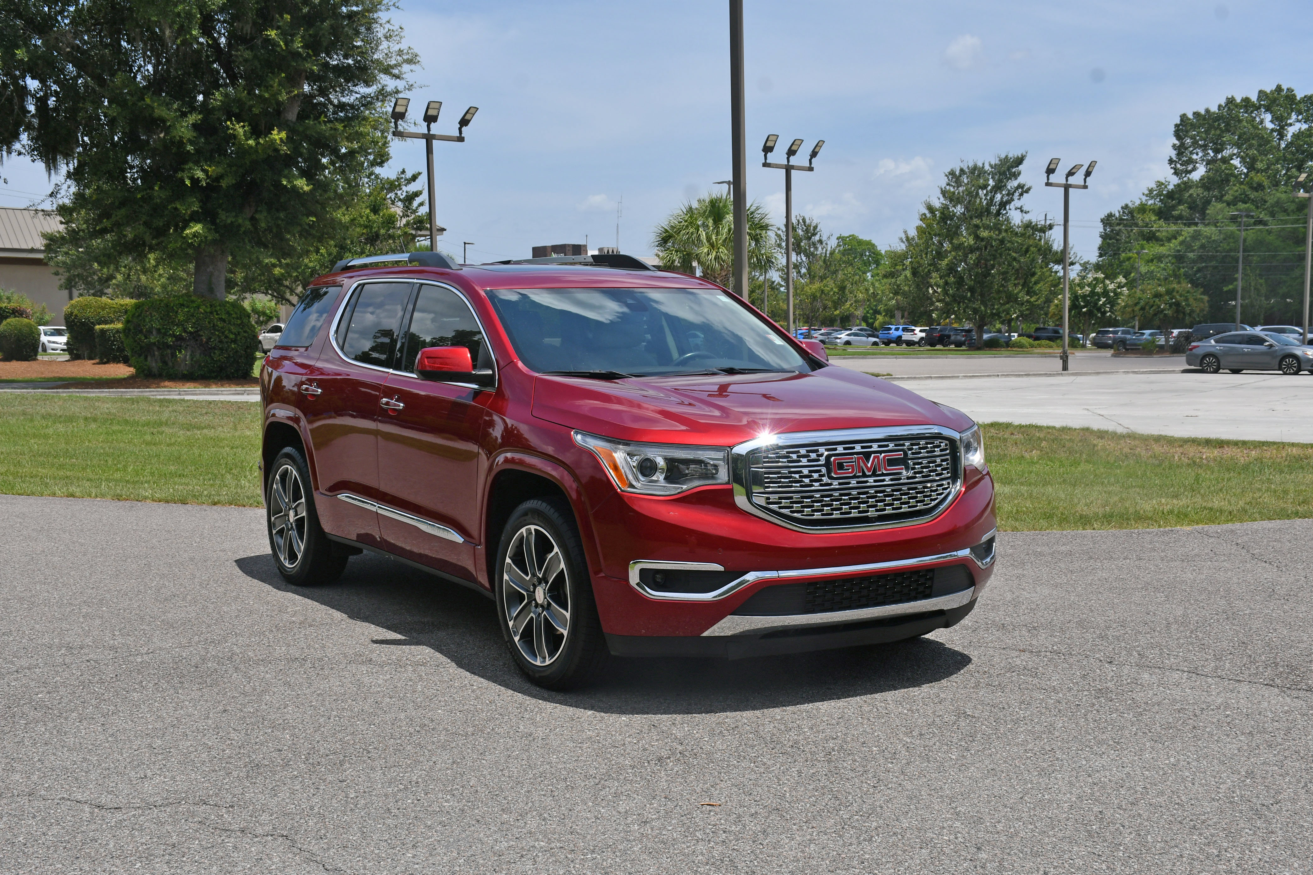 Used 2019 GMC Acadia Denali w/ Technology Package FWD image 6