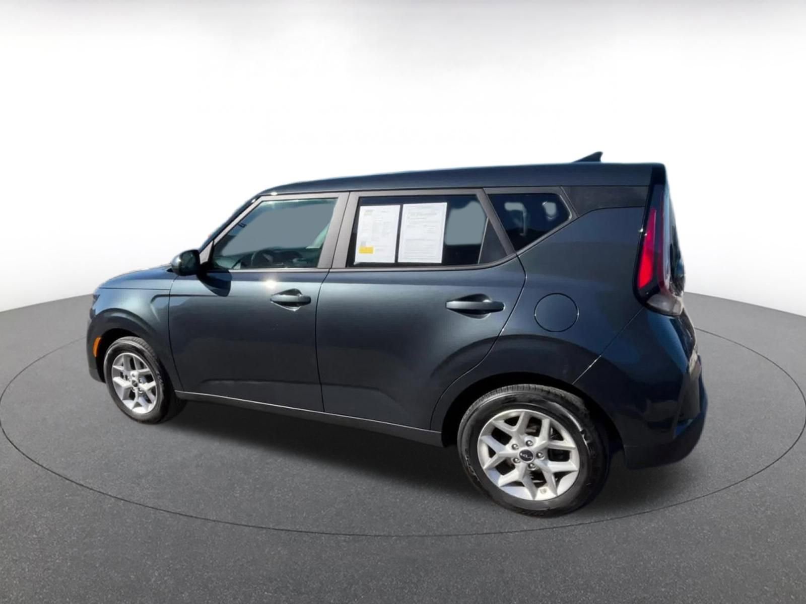 Used 2025 Kia Soul LX w/ LX Technology Package image 8