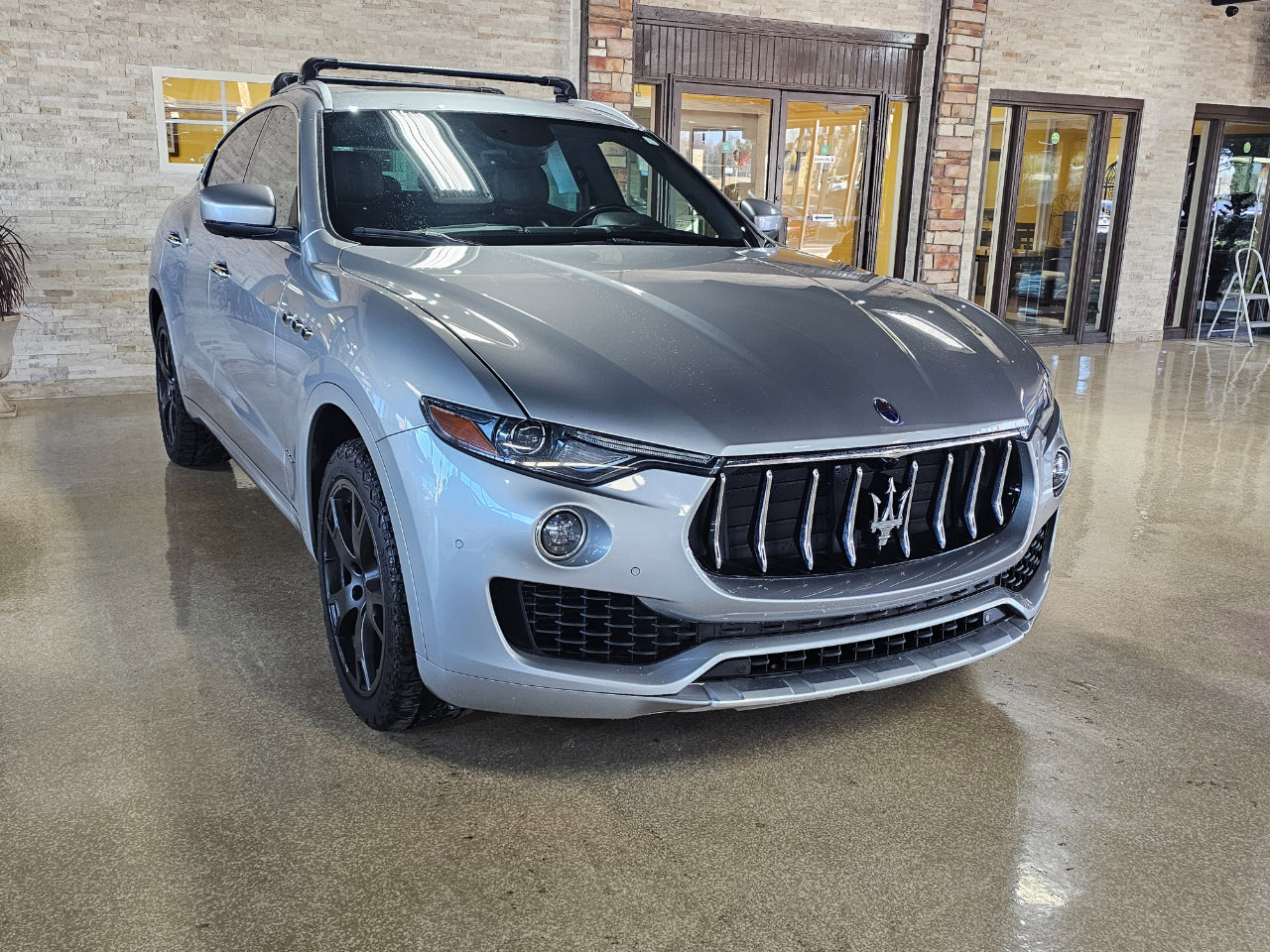 Used 2018 Maserati Levante GranLusso image 1