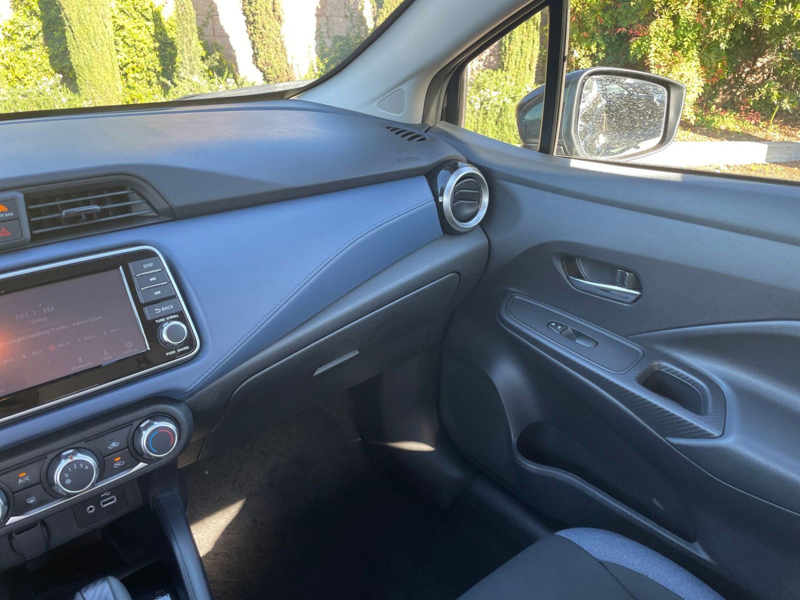 Used 2025 Nissan Versa SV image 33