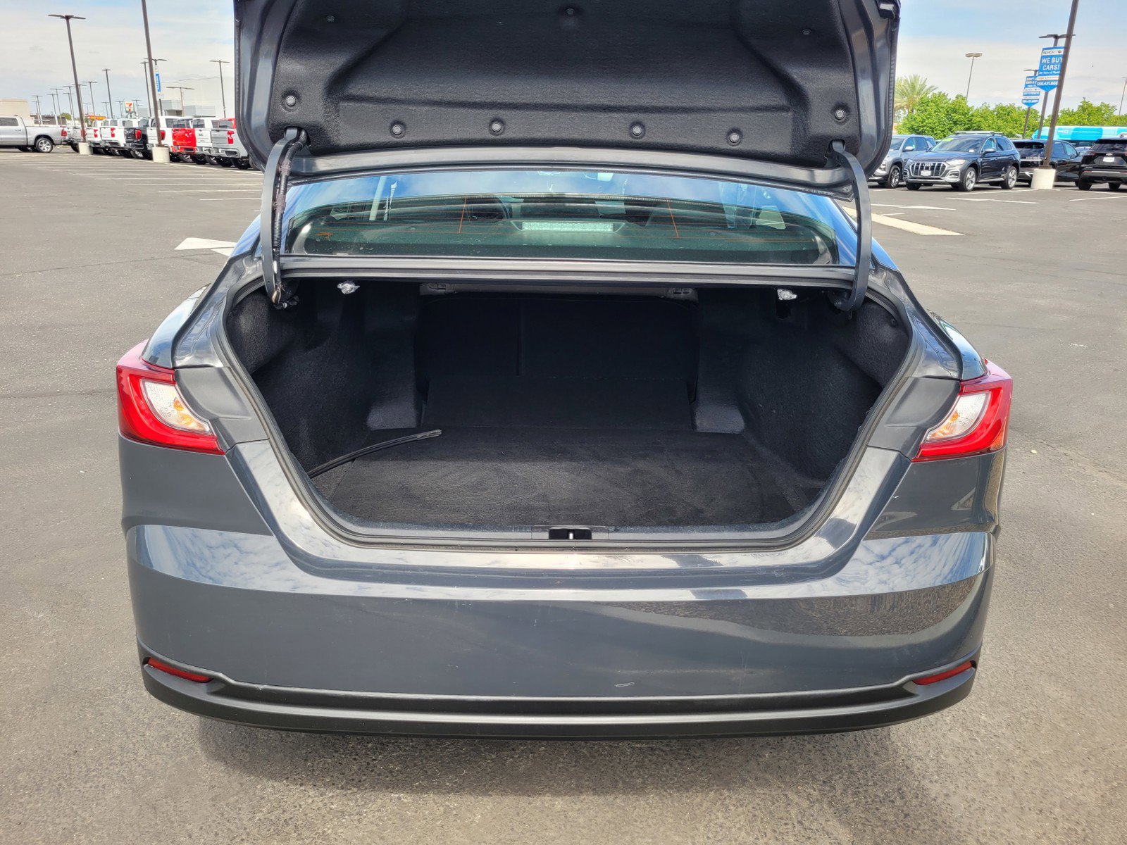 Used 2025 Toyota Camry LE image 27