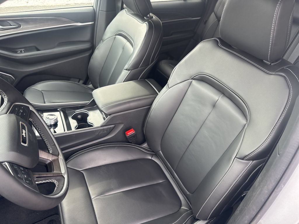 New 2026 Jeep Grand Cherokee Limited w/ Limited Altitude Package AWD/4WD image 23