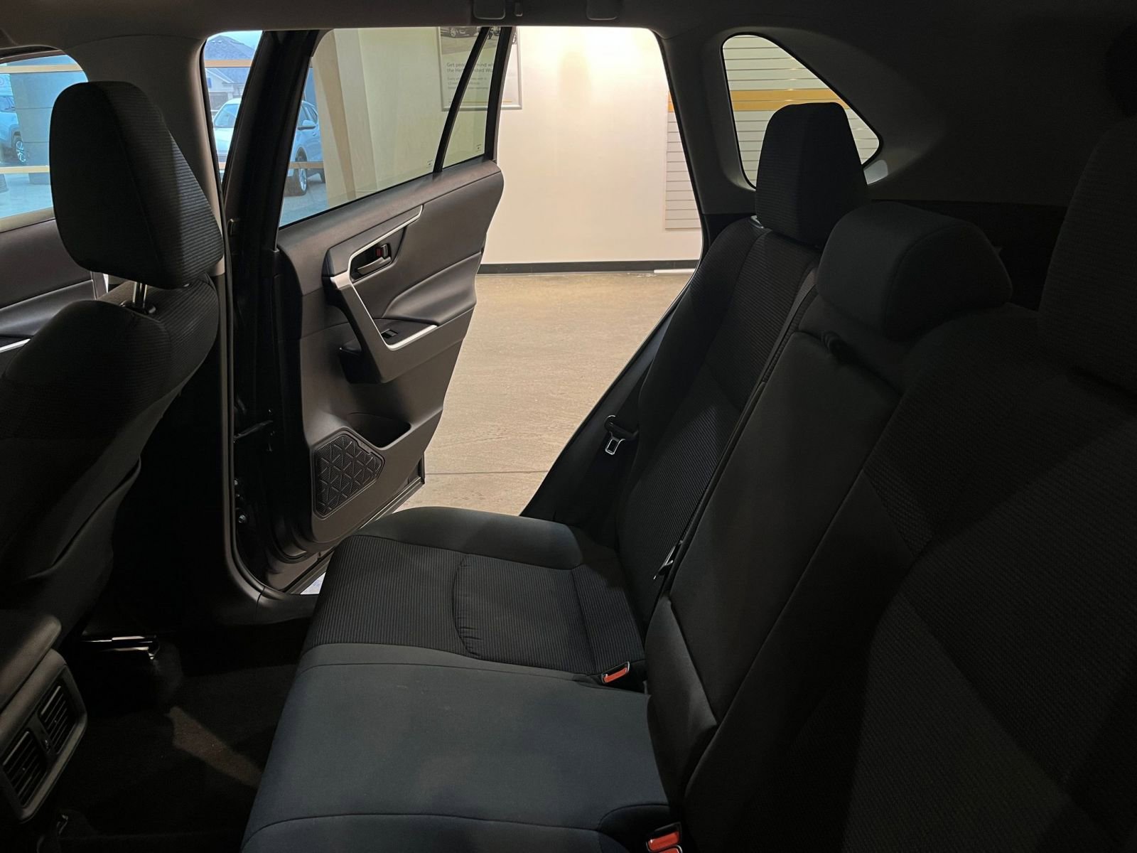 Used 2025 Toyota RAV4 LE image 39