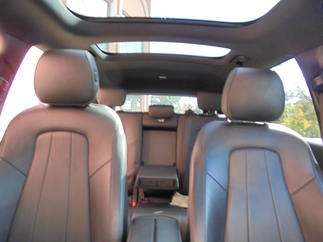 Used 2020 Mercedes-Benz GLB 250 4MATIC w/ Premium Package image 11