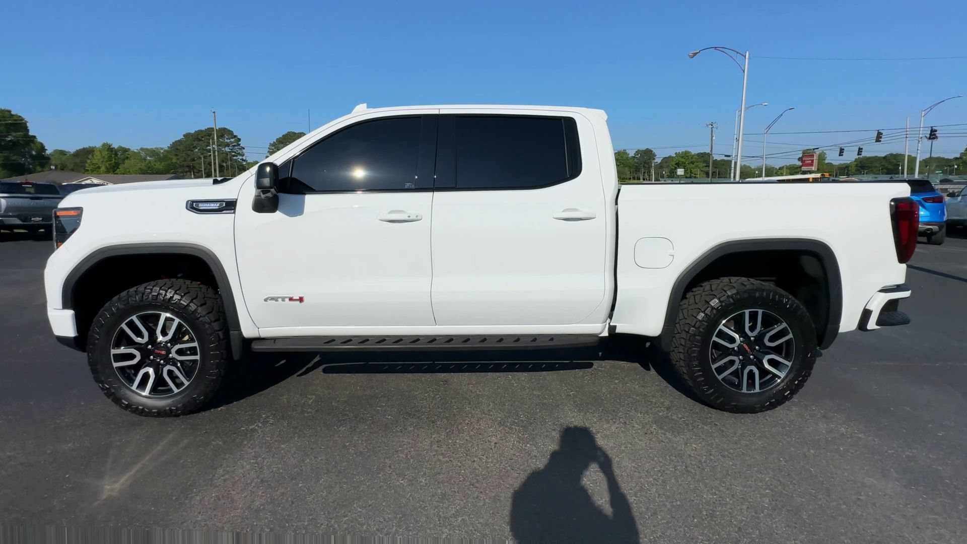 Used 2024 GMC Sierra 1500 AT4 w/ Technology Package AWD/4WD image 5