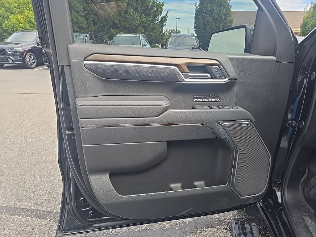 Used 2025 Chevrolet Silverado 1500 High Country w/ High Country Premium Package AWD/4WD image 15
