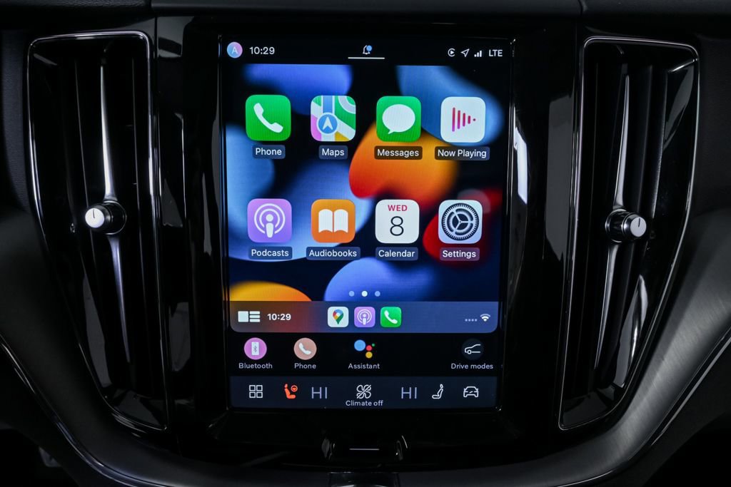 Certified 2024 Volvo XC60 B5 Core w/ Protection Package Premier AWD/4WD image 17