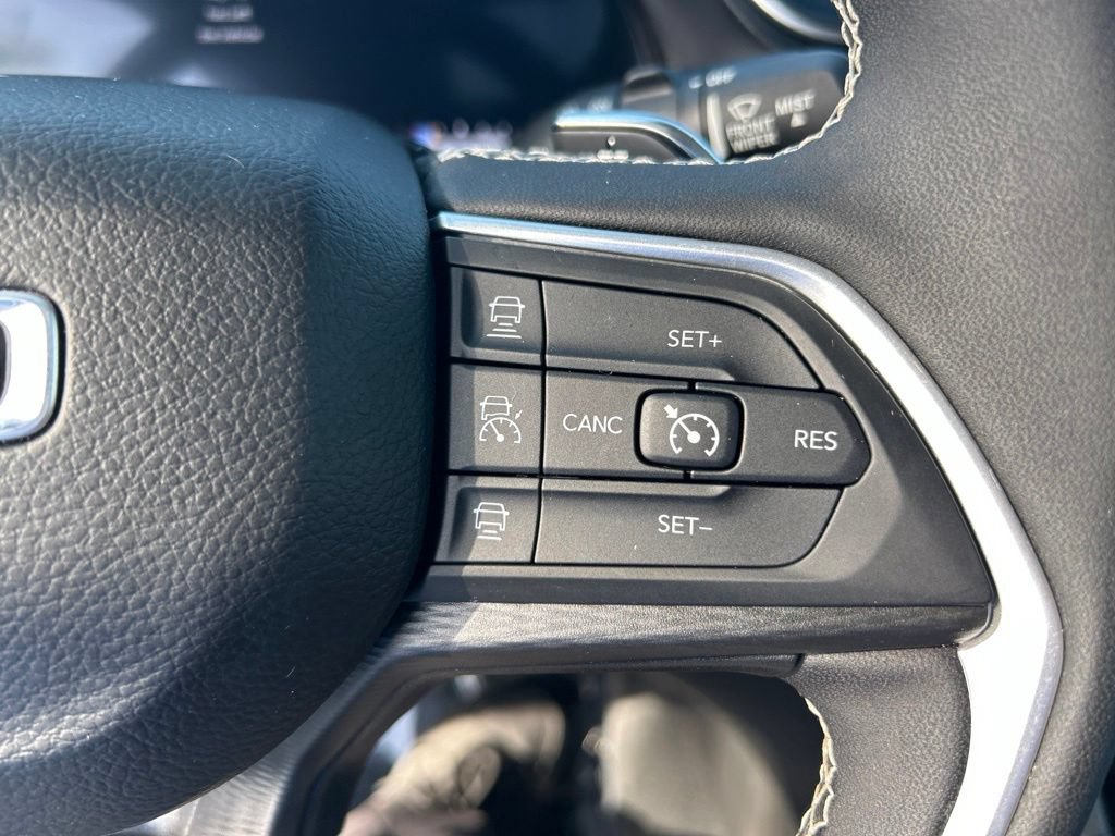 Used 2024 Jeep Grand Cherokee L Laredo AWD/4WD image 44