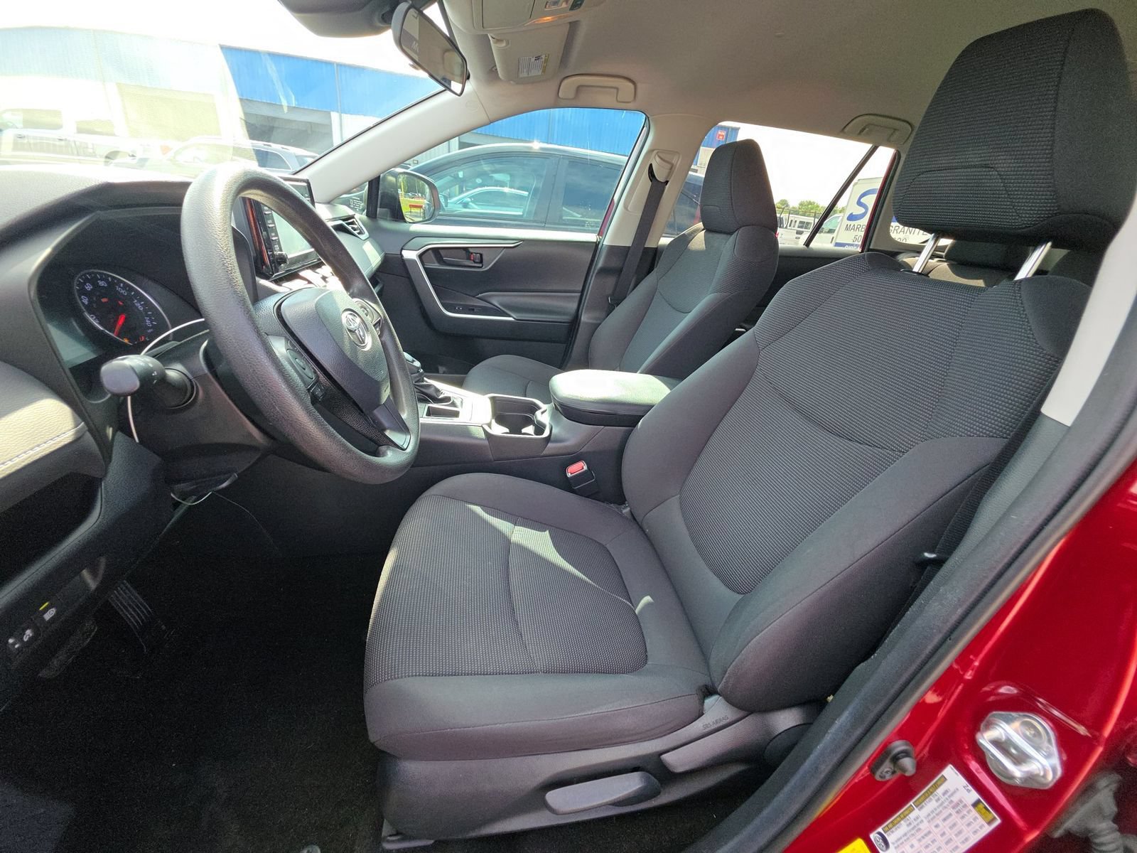 Used 2019 Toyota RAV4 LE FWD image 3