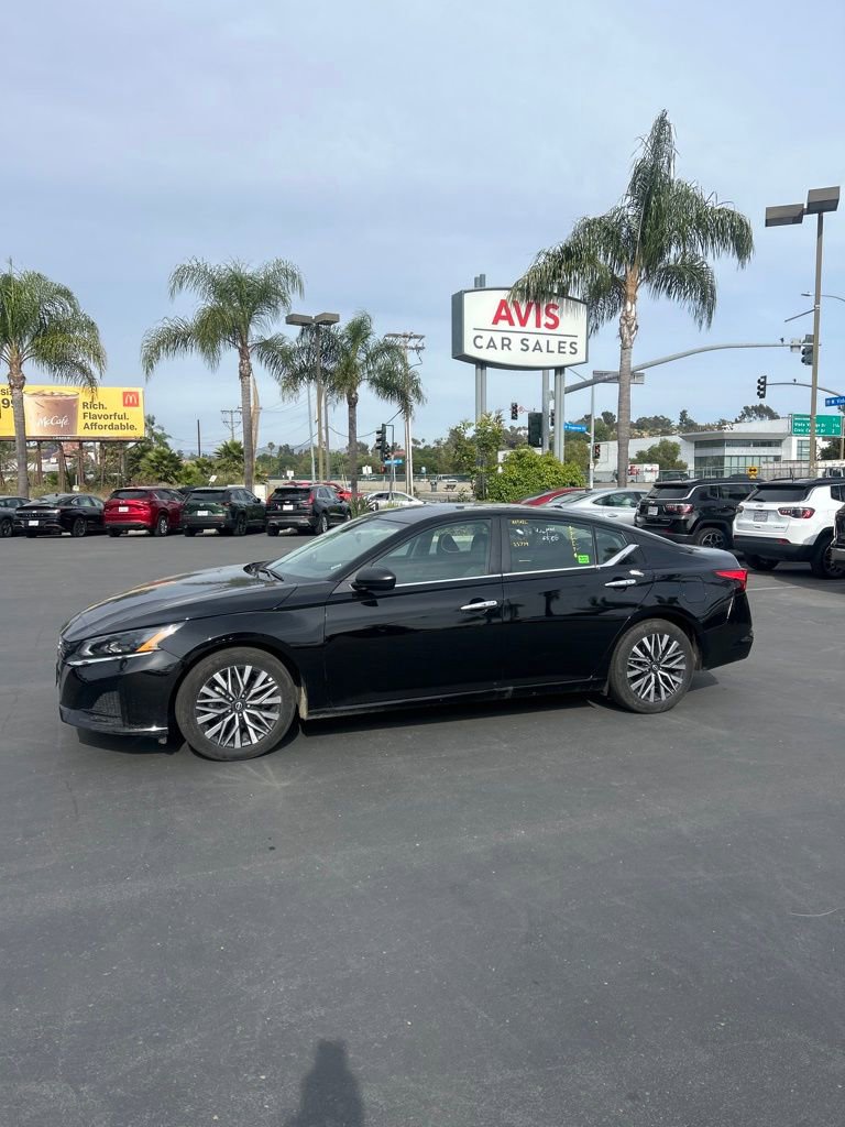 Used 2025 Nissan Altima 2.5 SV image 3