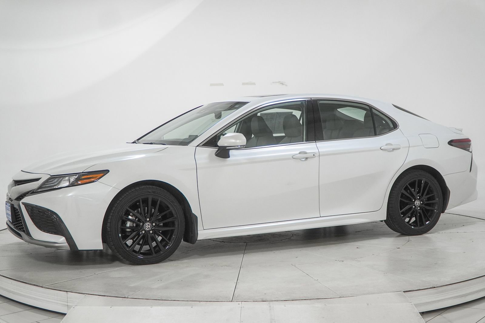 Used 2022 Toyota Camry XSE w/ Cold Weather Package FWD image 5