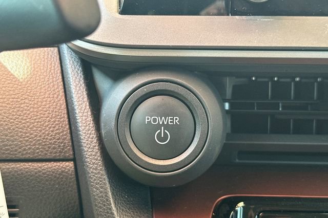 Used 2025 Toyota Prius Plug-In Hybrid image 23