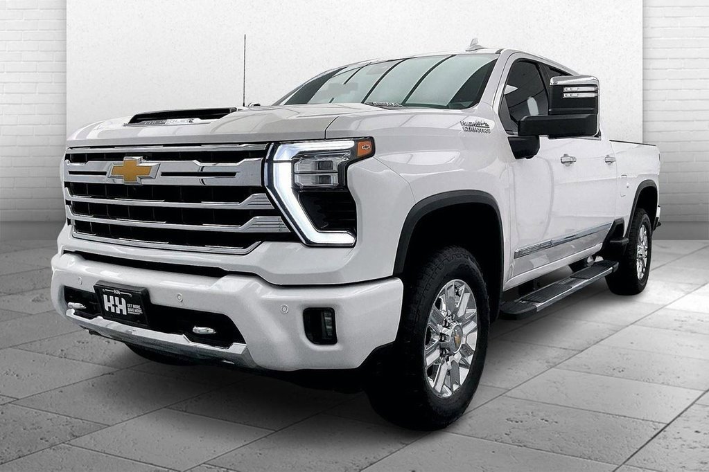 Used 2024 Chevrolet Silverado 3500 High Country w/ High Country Premium Package image 3