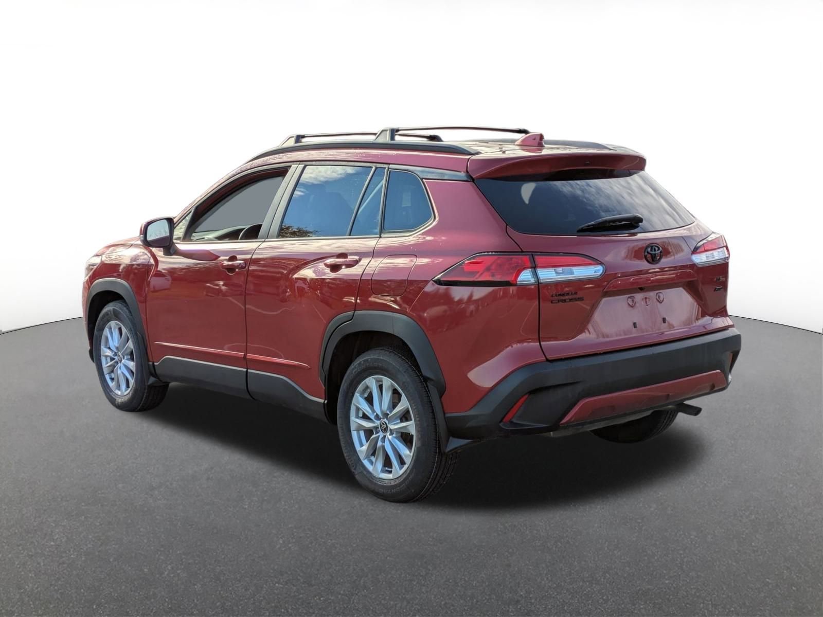 Used 2022 Toyota Corolla Cross LE image 4