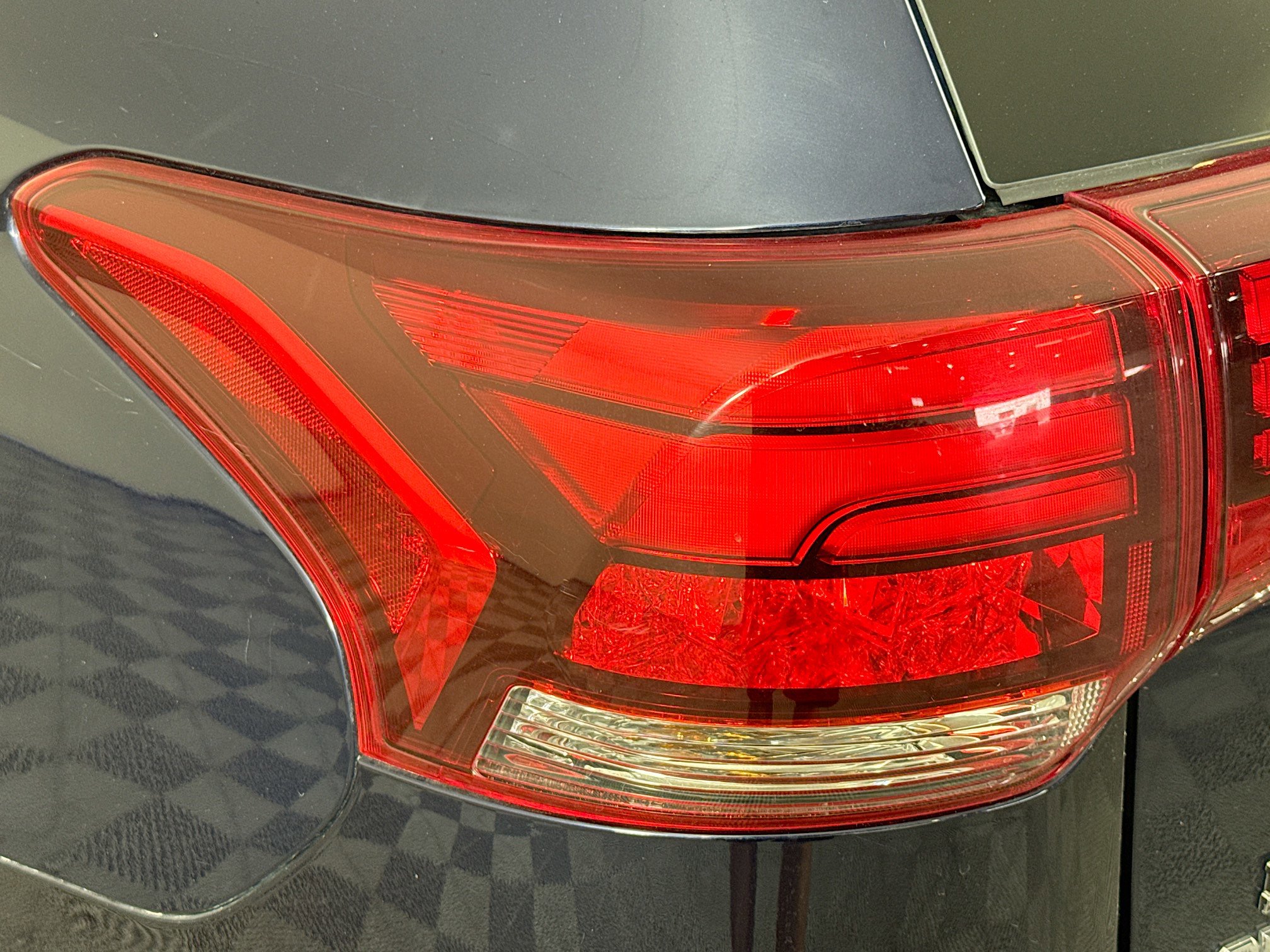 Used 2020 Mitsubishi Outlander ES image 34