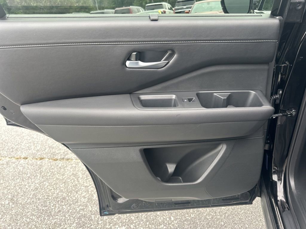 Used 2025 Nissan Pathfinder SL image 29