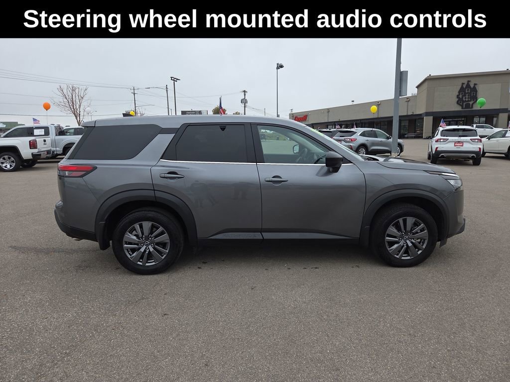 Used 2024 Nissan Pathfinder S image 8