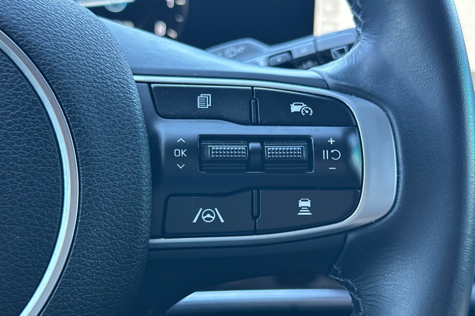 Used 2025 Kia Sportage SX FWD image 37