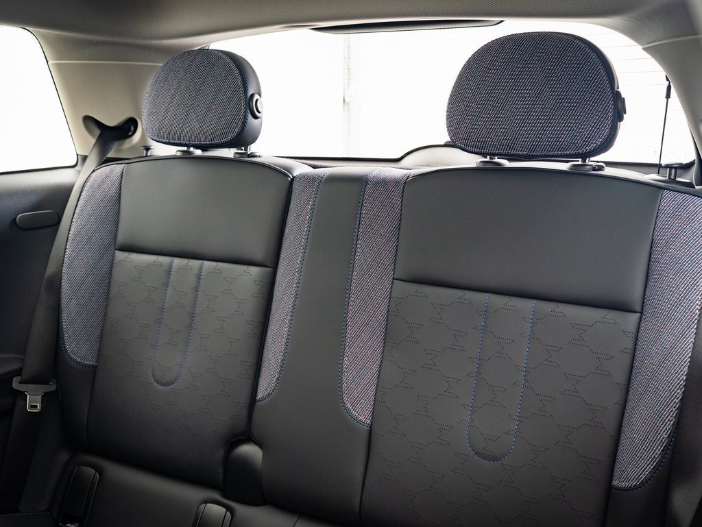 Certified 2025 MINI Cooper 2-Door Hardtop image 31