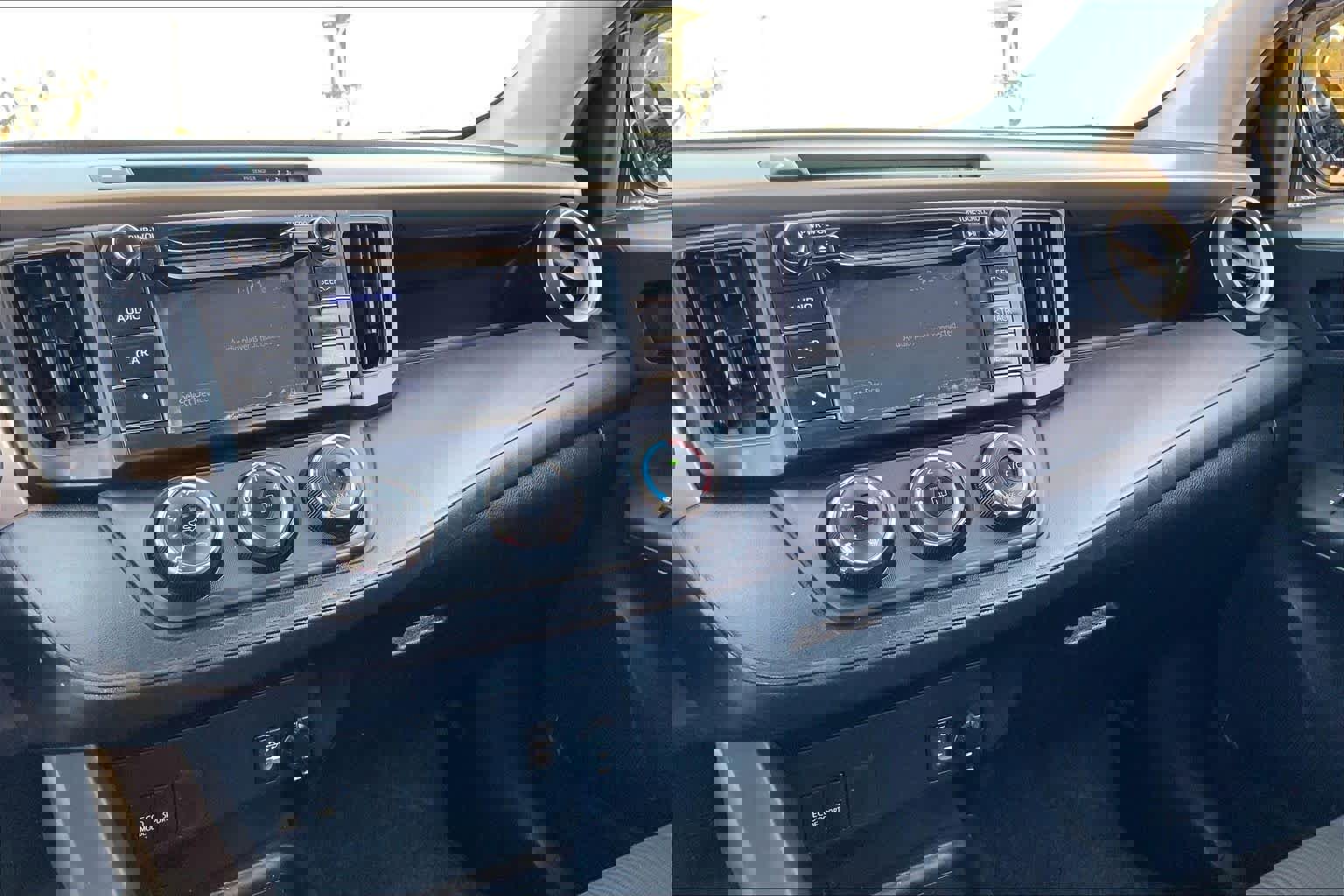 Used 2017 Toyota RAV4 LE image 34