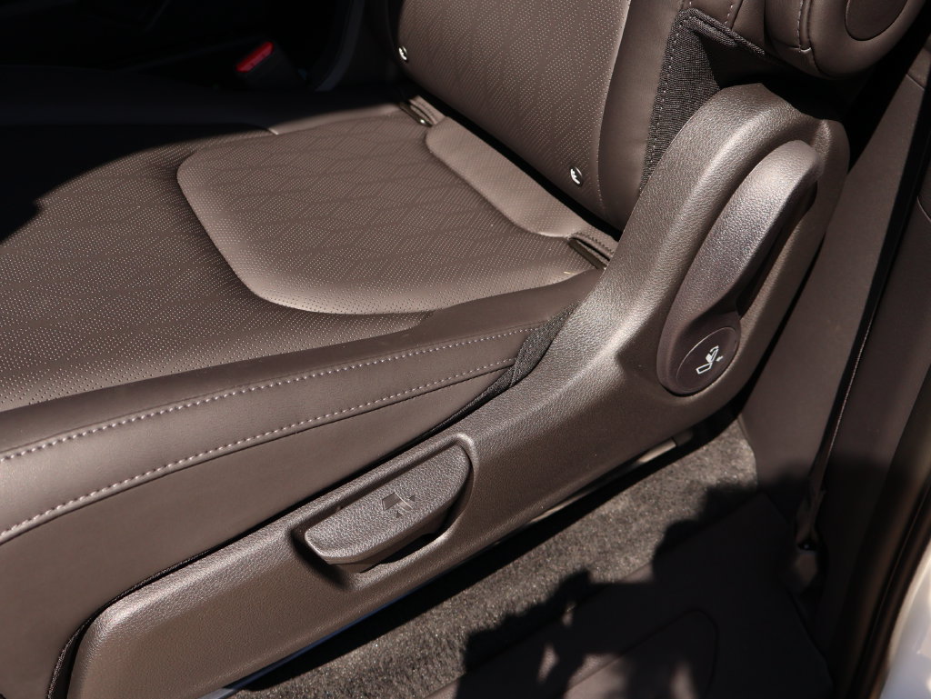 New 2027 Kia Carnival SX w/ Dark Edition Package FWD image 16