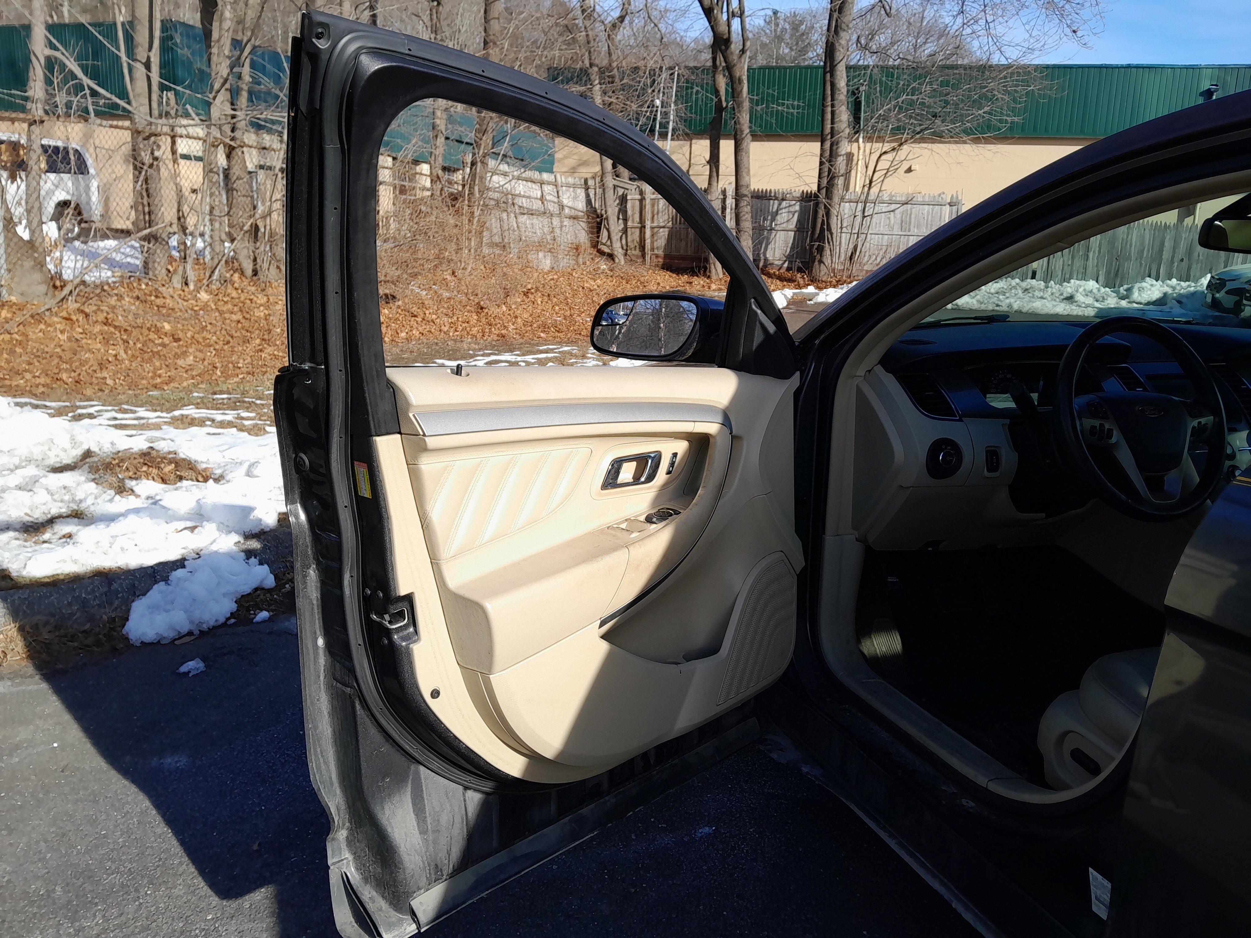 Used 2015 Ford Taurus SEL w/ Equipment Group 201A image 9